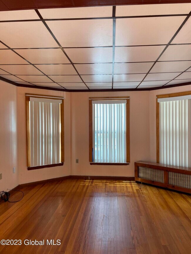 Building Photo - 1576 Carrie St