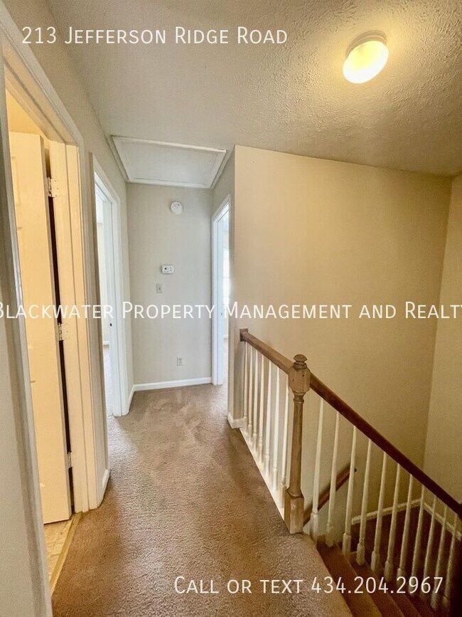 Building Photo - 213 Jefferson Ridge Rd