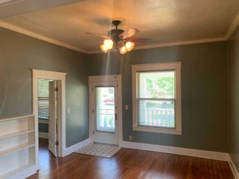 Building Photo - 533 E 9th St