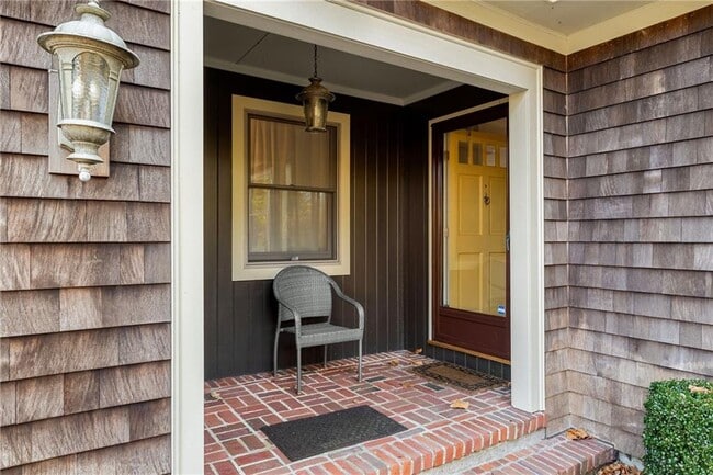 Building Photo - 138 Carroll Ave