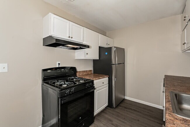 Building Photo - 645 Melrose Dr