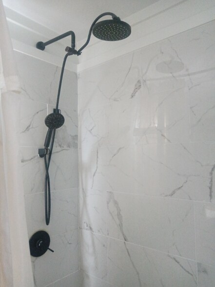 Building Photo - 255 Rowe Ave