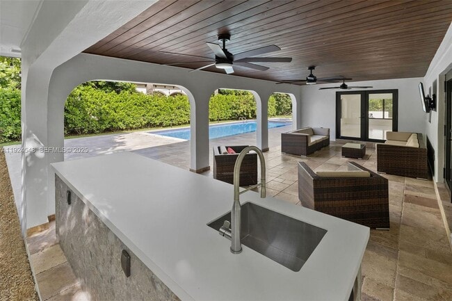 Building Photo - 743 Aledo Ave