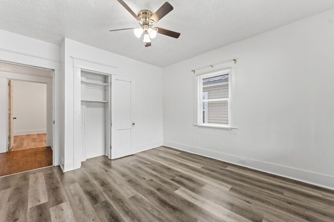 Building Photo - Welcome home to this Westend Beauty!