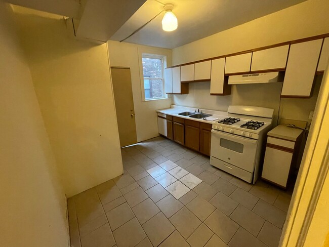 Building Photo - 2 BEDROOM LOCATED IN THE HEART OF THE ART DISTRICT!