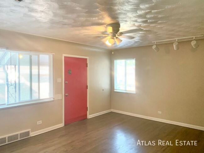 Building Photo - 2 bed, 1 bath upper unit of duplex coming ...