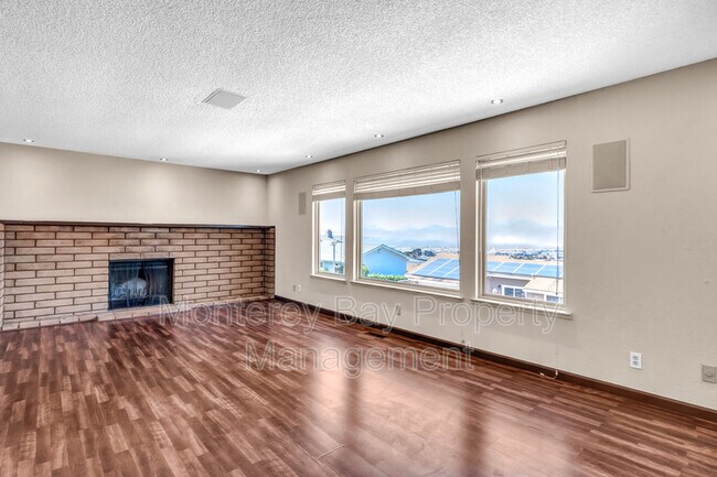 Building Photo - 1446 Skyview Dr