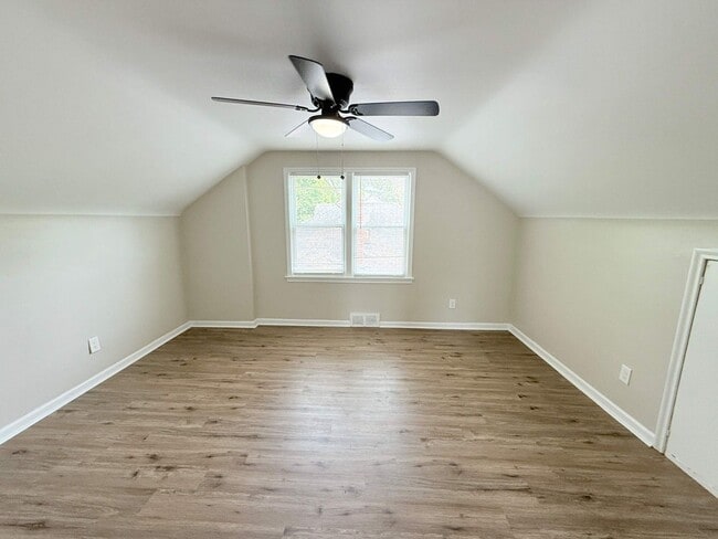 Building Photo - Fully Renovated 3-Bedroom Home – Move-In R...