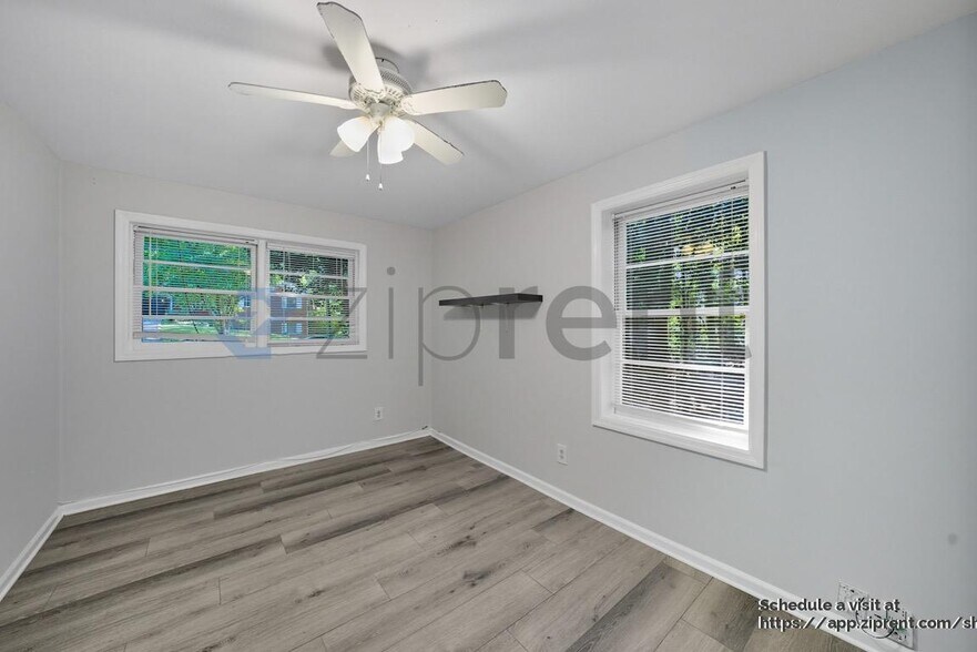 Building Photo - 792 Marstevan Dr NE