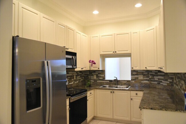 Building Photo - 3240 Fairway Cir