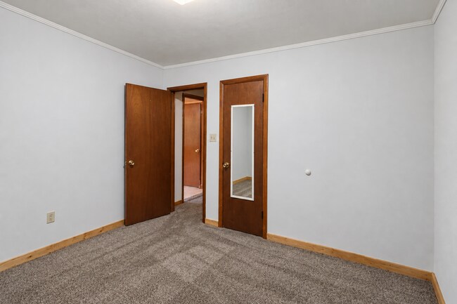 Building Photo - 297 Anderson Ln