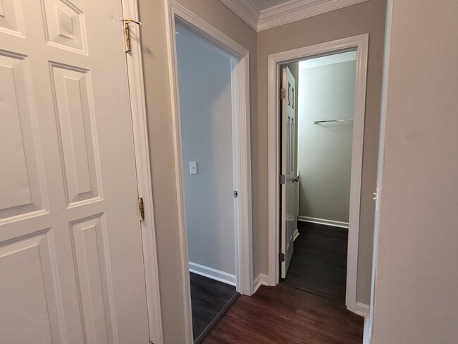 Building Photo - Furnished 3 BR, 3 BH Townhouse in Wilmington!