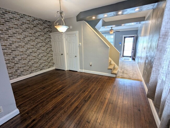 Building Photo - Spacious 4 Bedroom 2 Full Bathroom Home (Perry South)