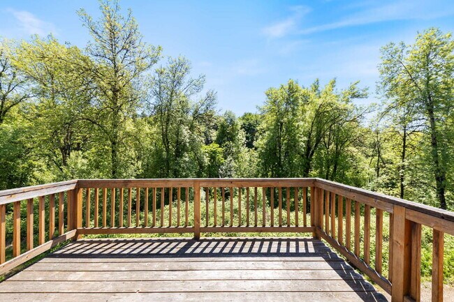 Building Photo - Spacious 4 bedroom home in Dayton