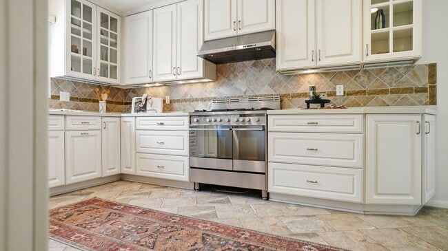 Building Photo - FALL IN LOVE with Ranch Style Living!