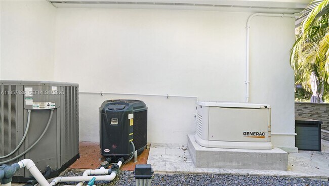 Building Photo - 711 Sunset Rd