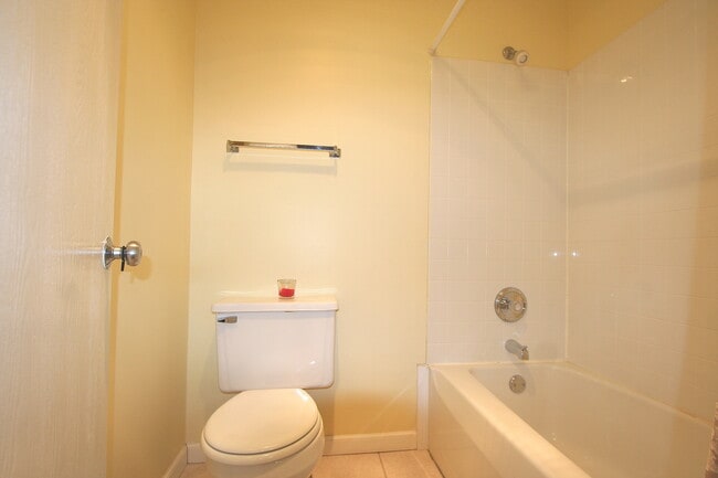 Building Photo - 6143 Knoll Wood Rd