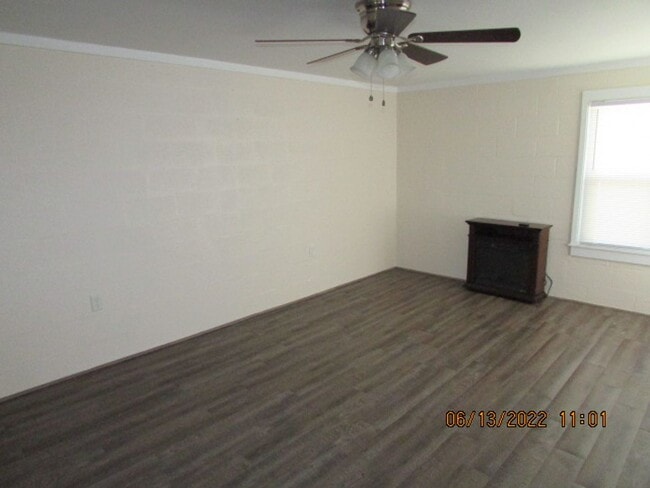 Building Photo - No Pets!