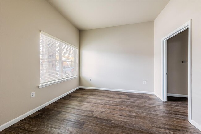 Building Photo - 501 Horseshoe Dr