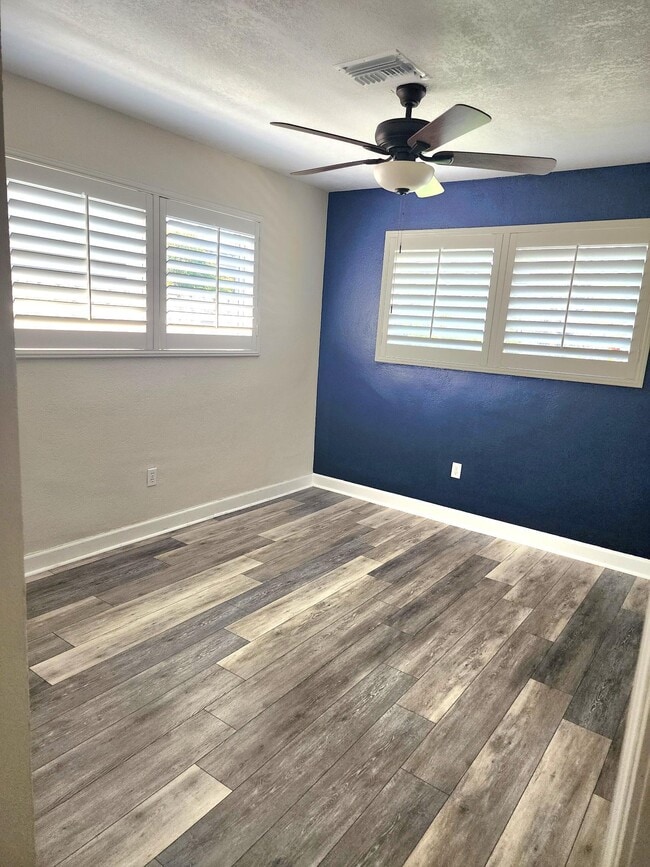 Building Photo - 191 SE 9th Ct