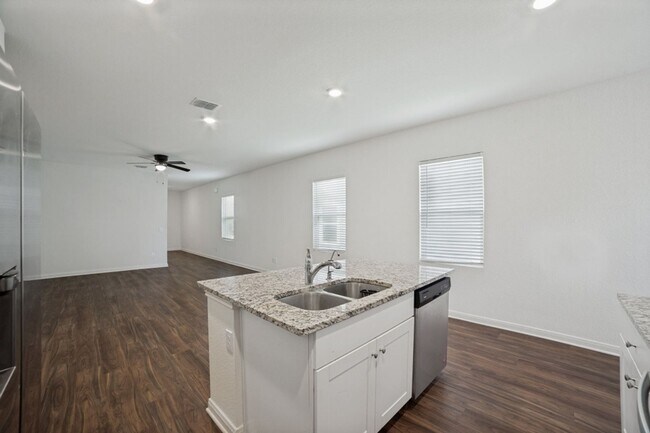 Building Photo - 14426 Elkhorn Crest