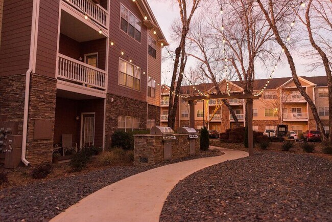 Building Photo - 6134 Spalding Forest Ct