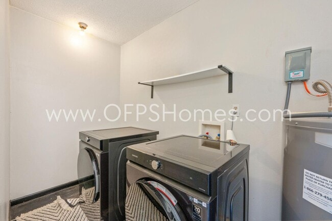 Building Photo - 211 Indian Oaks Dr