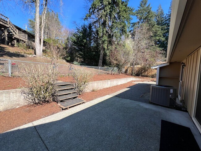 Building Photo - Beautiful Newly Renovated 3 Bedroom Home