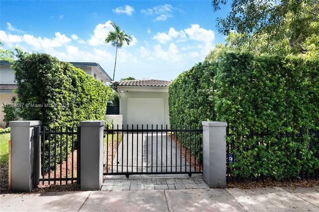 Building Photo - 1545 Siena Ave