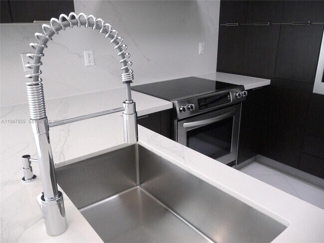 Building Photo - 250 Sunny Isles Blvd