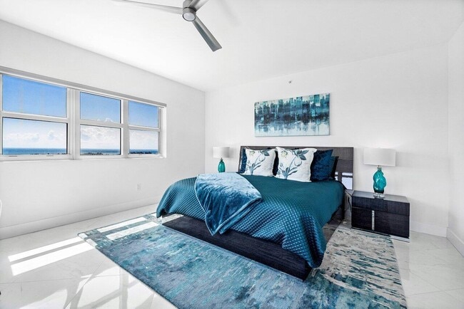 Building Photo - 2640 Lake Shore Dr