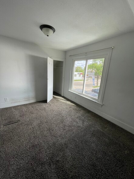 Building Photo - 513 4th Ave NW