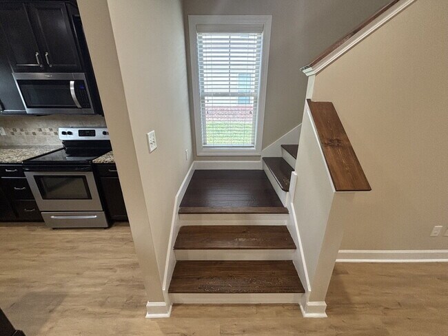 Building Photo - Spacious 3-Bed 2.5 Bath Townhome for Rent in Algood
