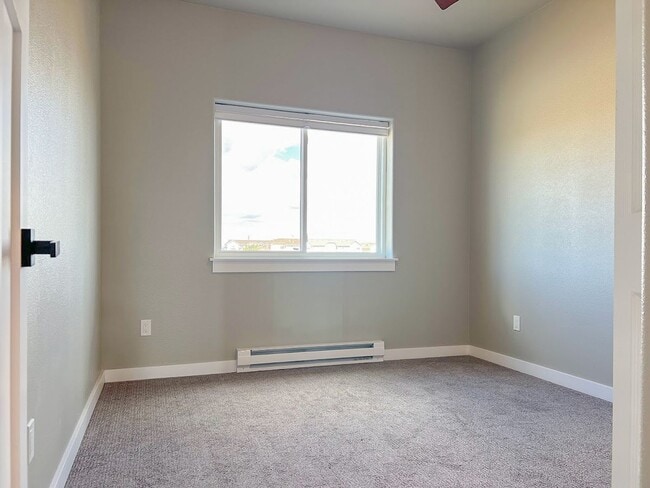 Building Photo - Pet Friendly 2 bed/ 1 bath unit at Soldier Ridge!