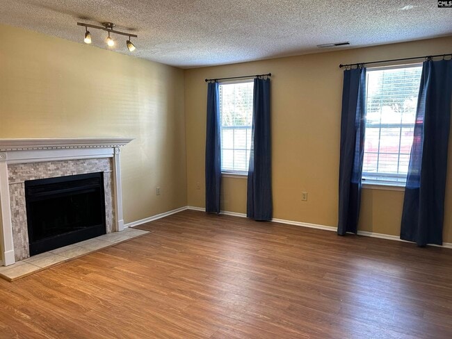 Building Photo - 911 Hulon Ln