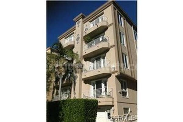 front facing unit - 1534 Amherst Ave
