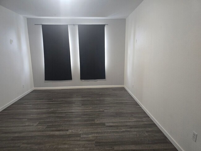 Building Photo - Large 2 Bed 2 Bath Condo in Chula Vista