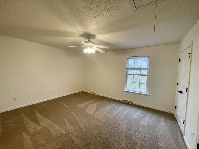 Building Photo - 111 Old Tavern Cir