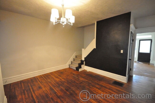 Building Photo - 204 E 9th Ave