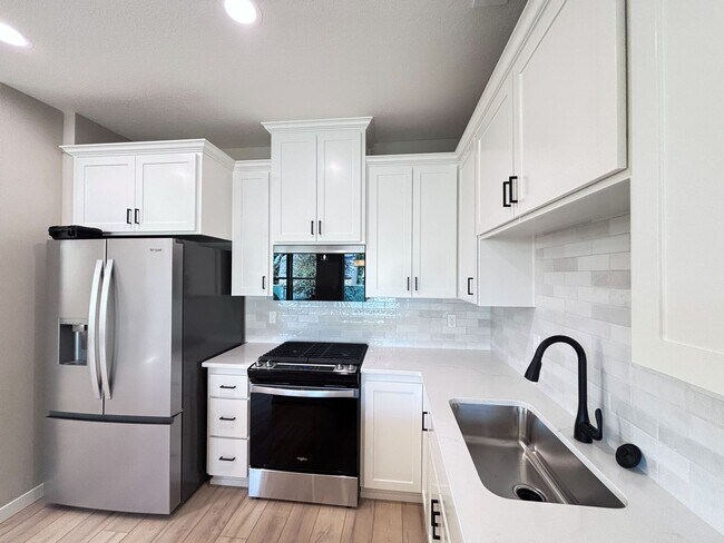 Building Photo - 3 Bedroom, 2.5 Bathroom New Build Available Now!