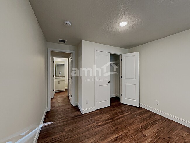 Building Photo - 6072 W S Jordan Pkwy