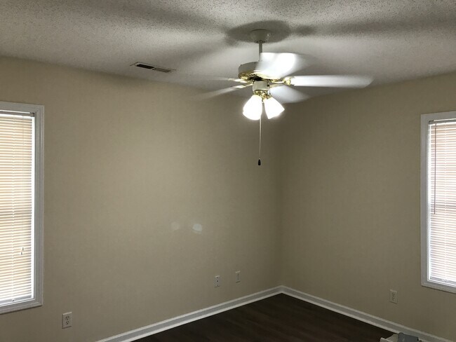 Building Photo - Pet Friendly 3 Bedroom, 2 Bath Home with Garage and Fenced In Back Yard!