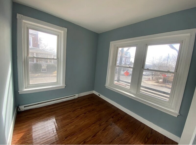 Building Photo - 237 E Wood St