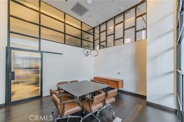 Building Photo - 400 S Broadway