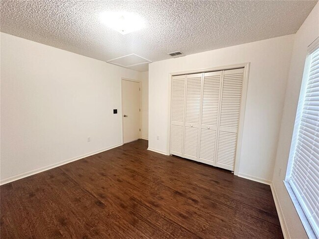 Building Photo - 5721 Manchester Dr W
