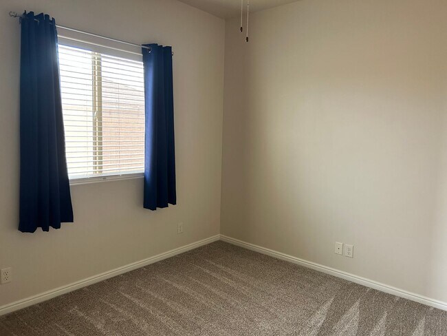 Building Photo - Spacious Single-Level Living in St. George!