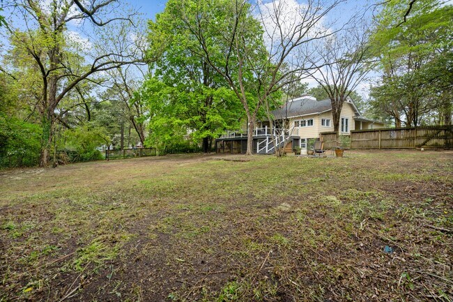 Building Photo - 802 N Poplar St