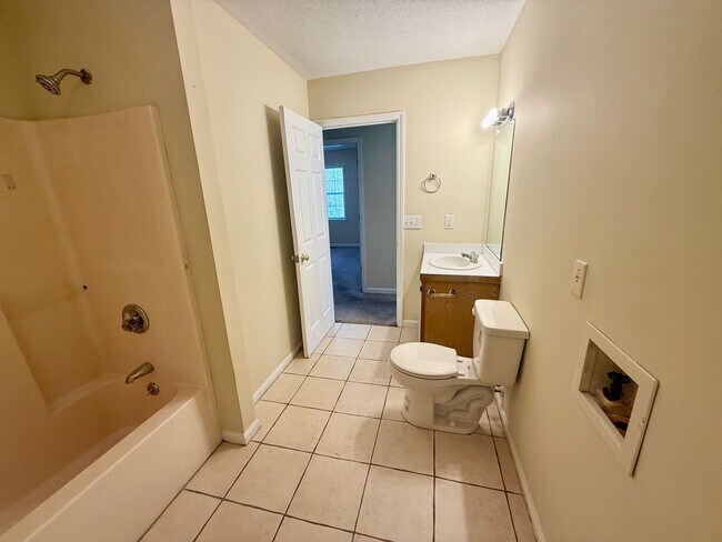 Building Photo - Two bedroom, 1 bath condo in Gibsonville