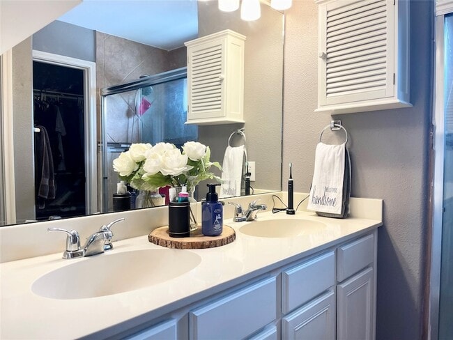 Building Photo - 2225 Naomi St