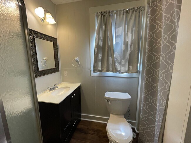 Building Photo - Charming 2 Bedroom 1 Bathroom Home for Rent!